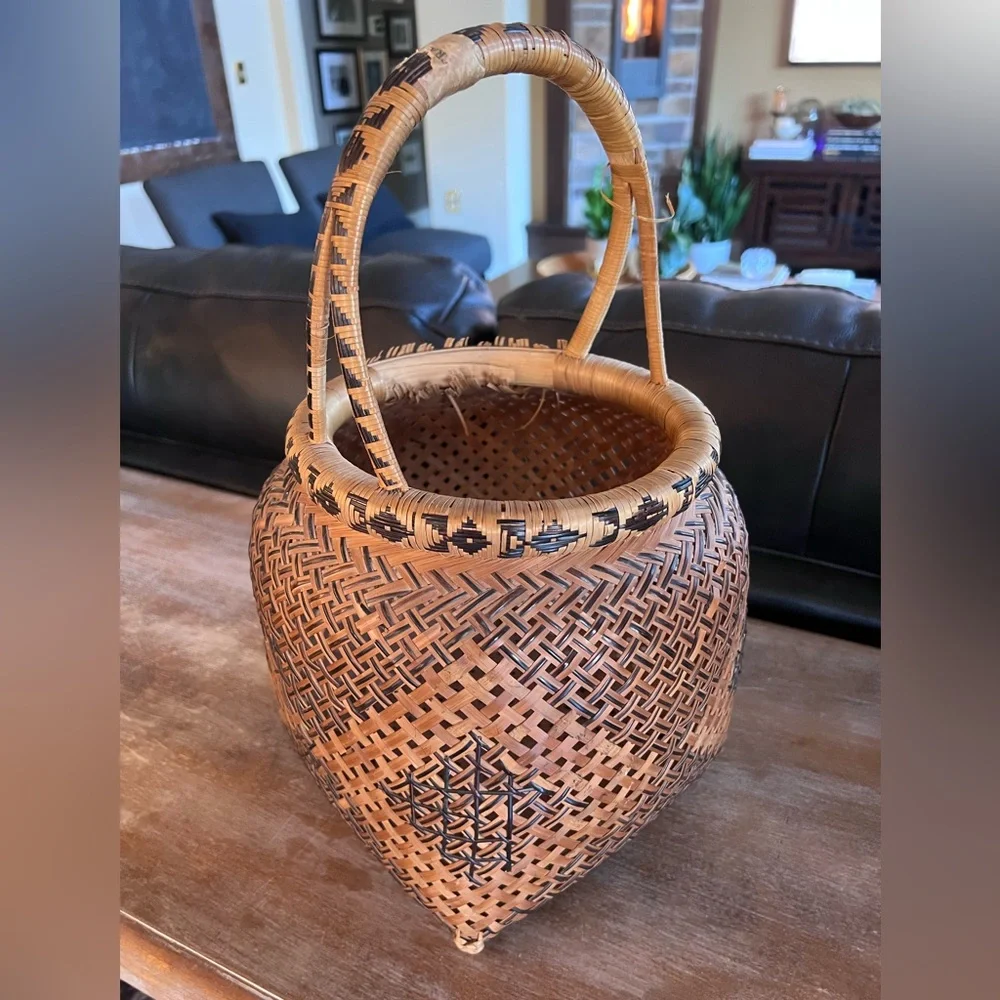 ❤️ Antique Handled Basket 🖤🖤🖤